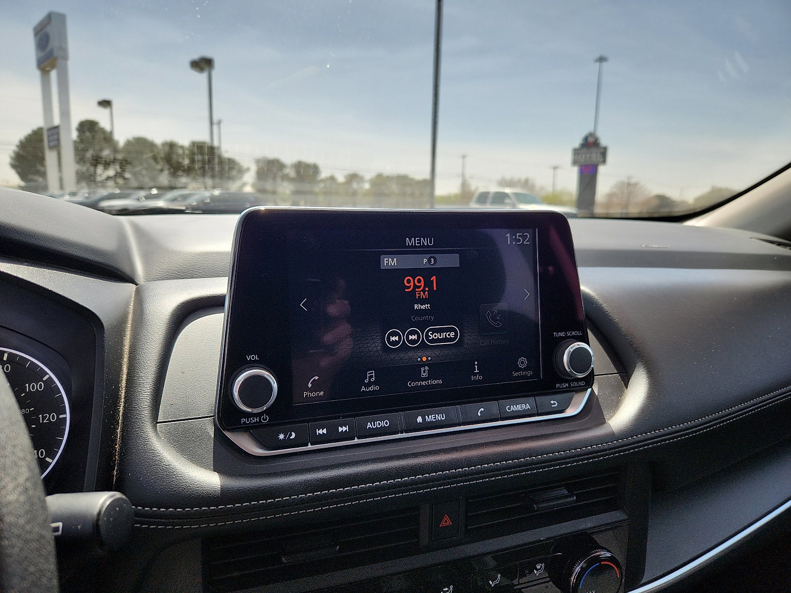 Used 2024 Nissan Rogue S image 12