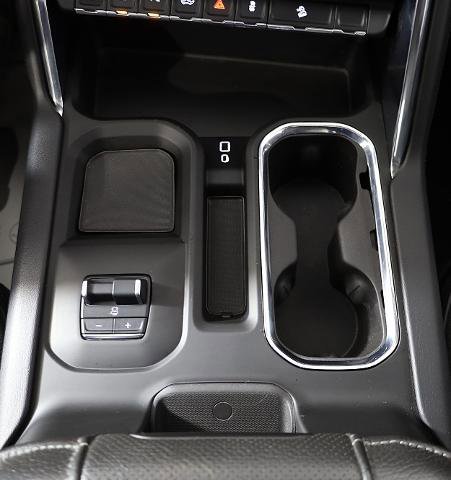 Used 2024 GMC Sierra 3500 Denali w/ Denali Reserve Package image 17