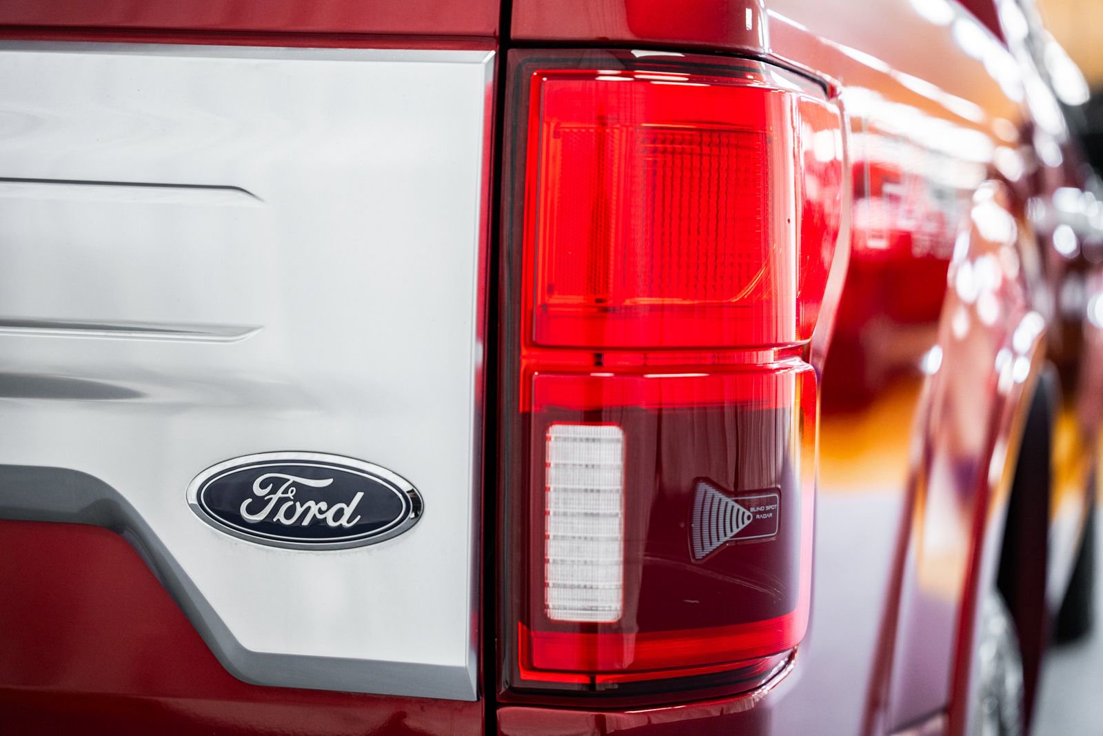 Certified 2018 Ford F150 Platinum w/ Equipment Group 701A Luxury image 9