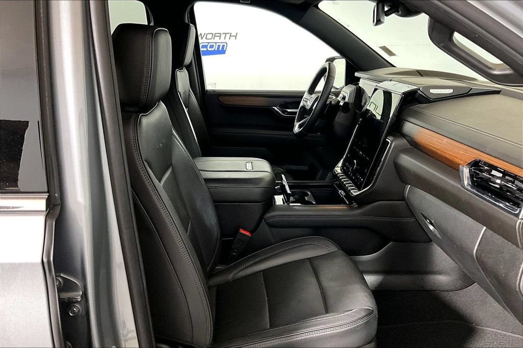 Used 2025 GMC Yukon Denali AWD/4WD image 6