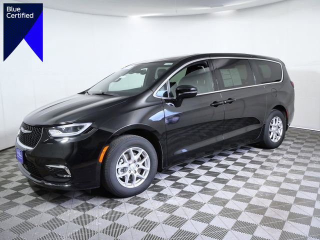 Used 2025 Chrysler Pacifica Select image 1