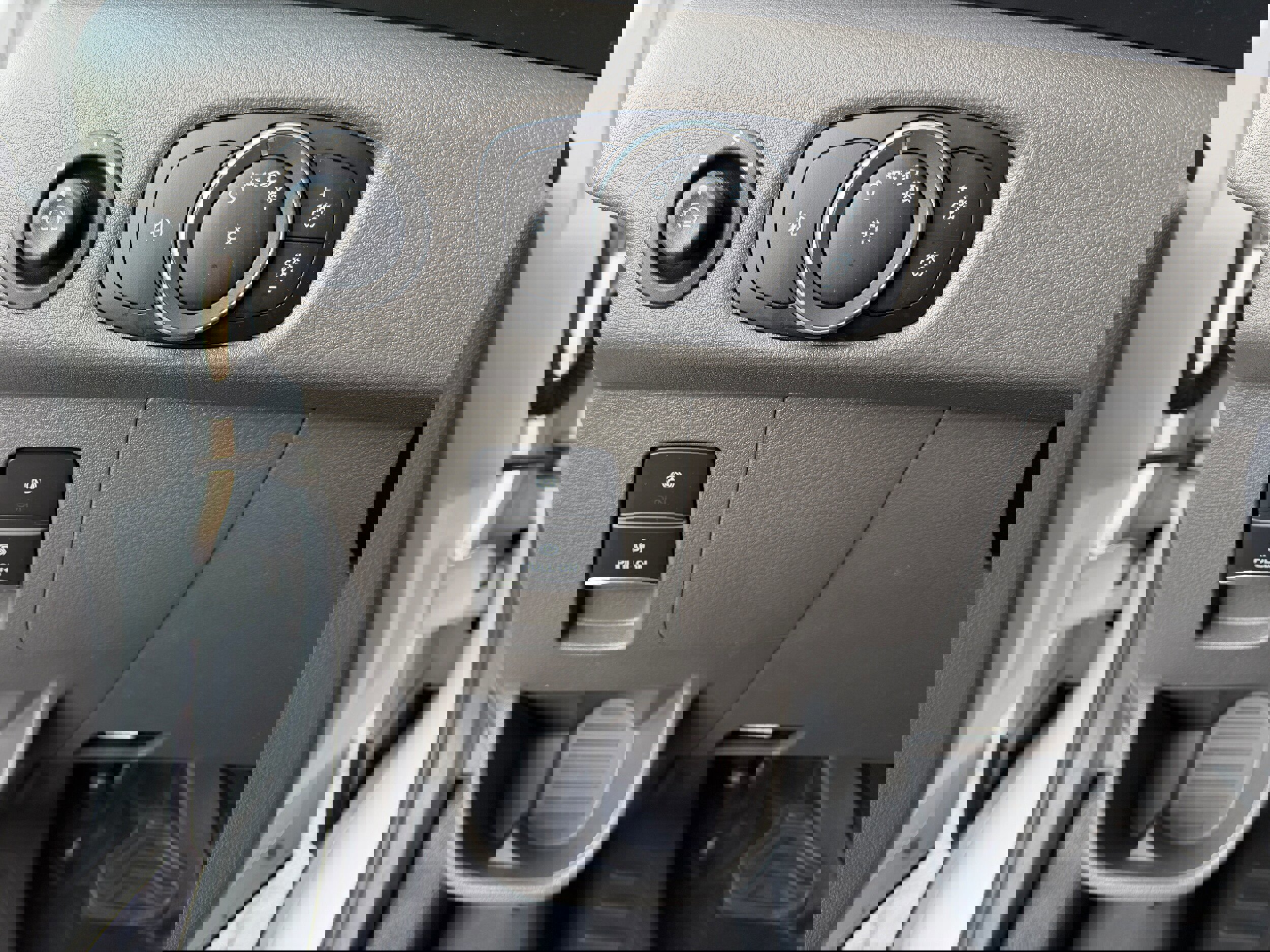 Certified 2022 Ford Transit 250 Medium Roof AWD w/ Load Area Protection Package image 13