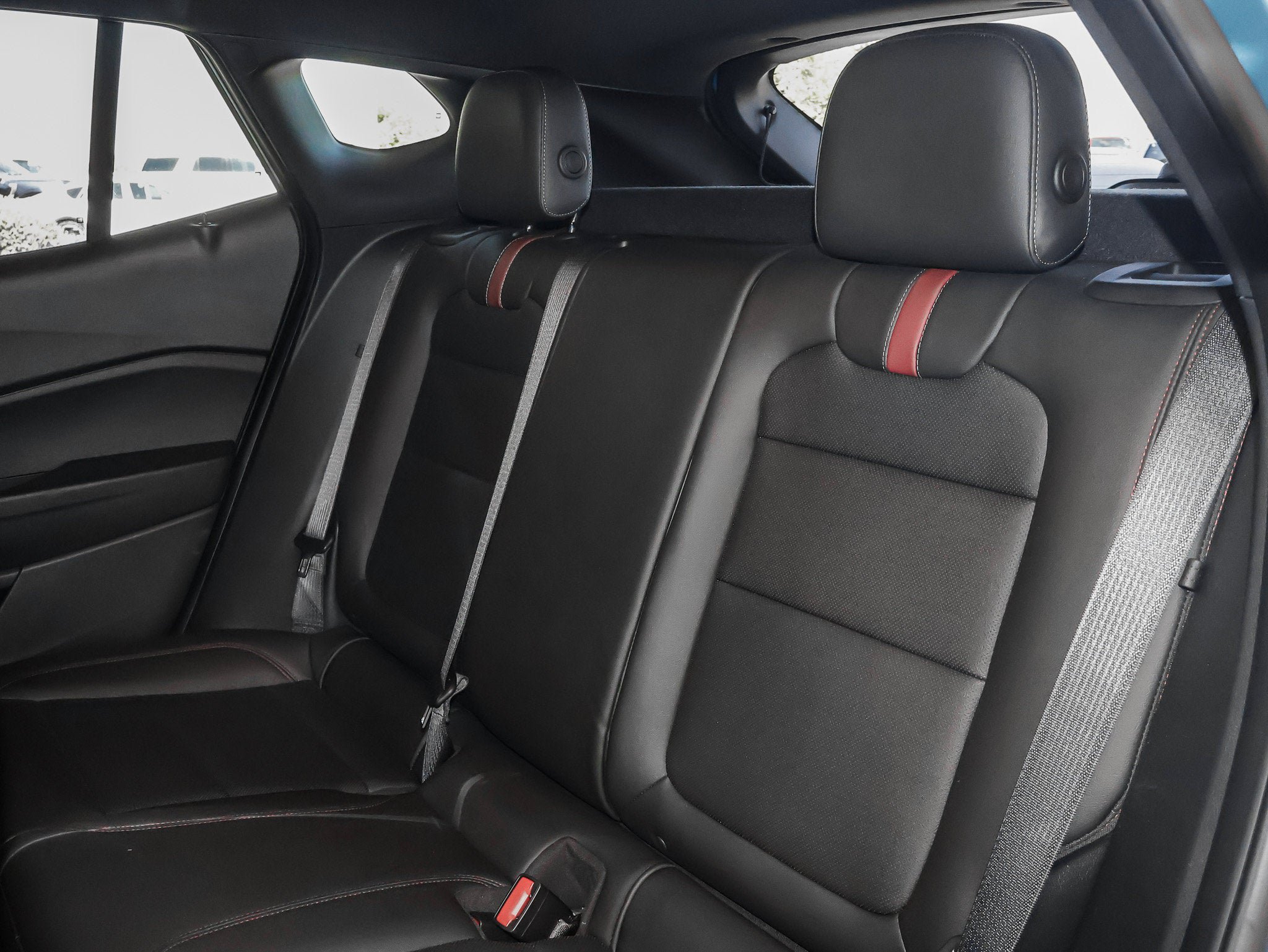Used 2025 Chevrolet Trax RS FWD image 36