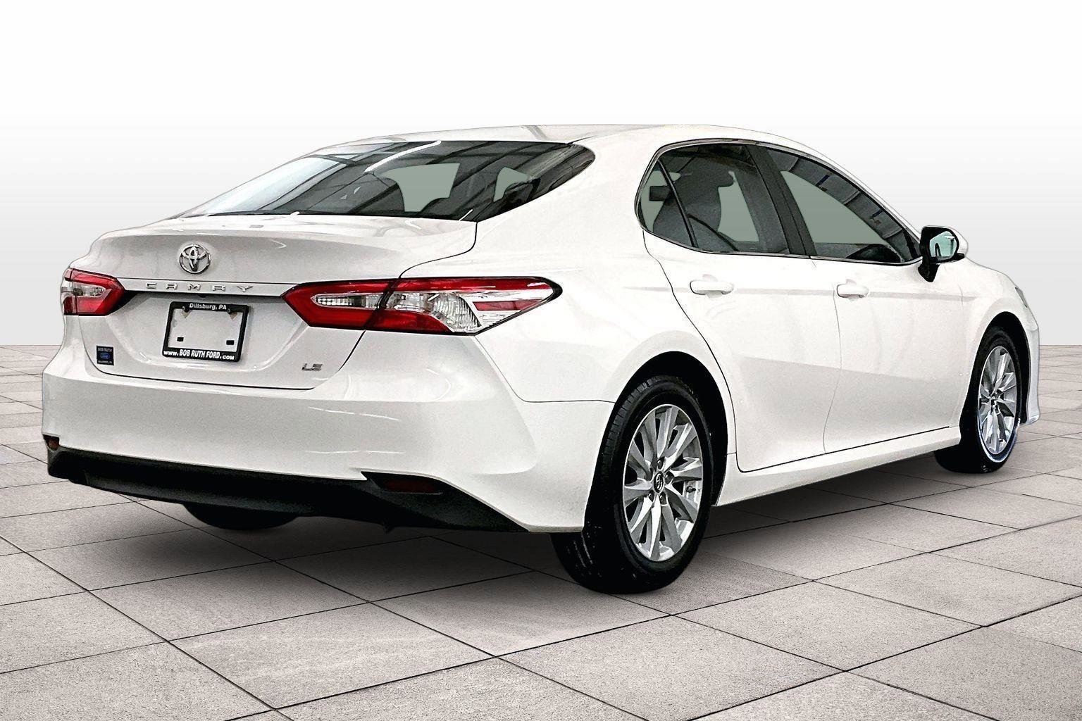 Used 2018 Toyota Camry LE image 3