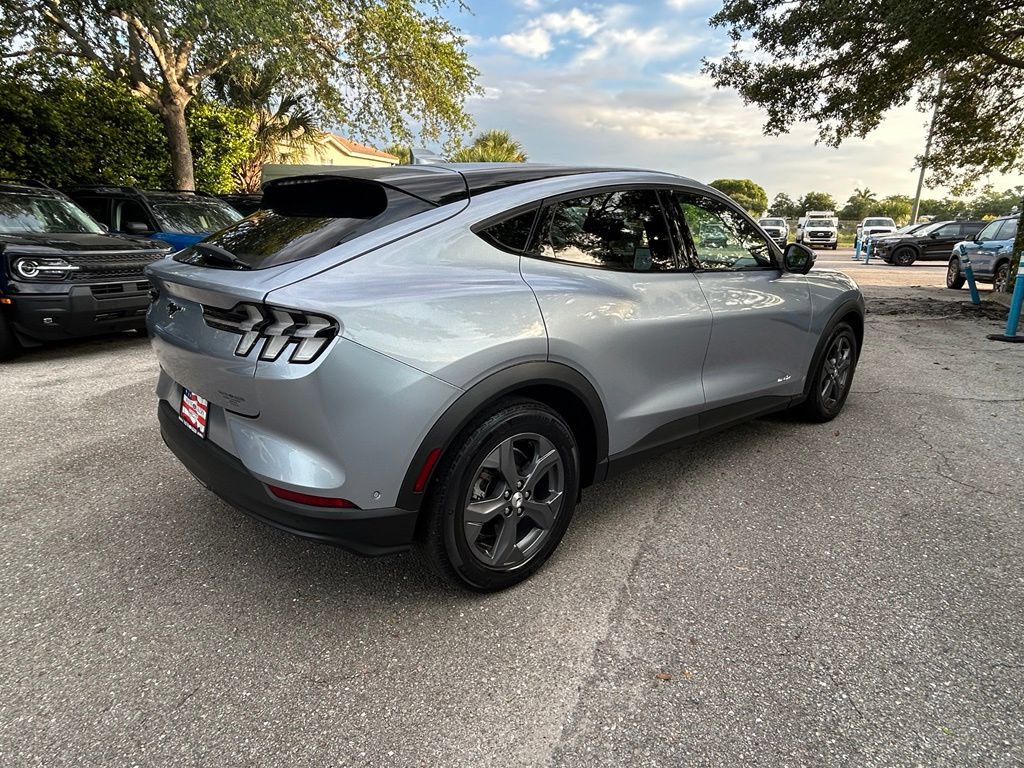 Certified 2022 Ford Mustang Mach-E Select w/ Comfort/Technology Package RWD image 4