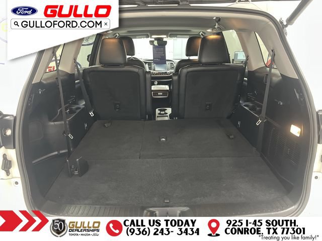 Used 2019 Toyota Highlander SE w/ Nightshade Edition FWD image 11