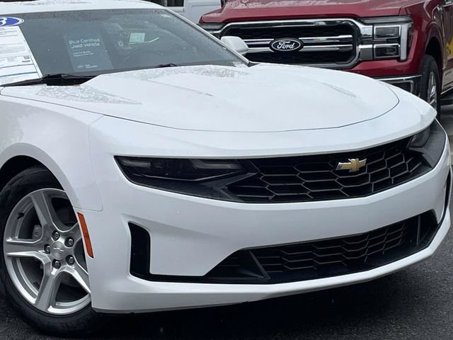 Used 2023 Chevrolet Camaro LT RWD image 2