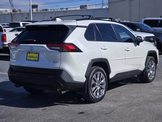 Used 2021 Toyota RAV4 XLE Premium image 3