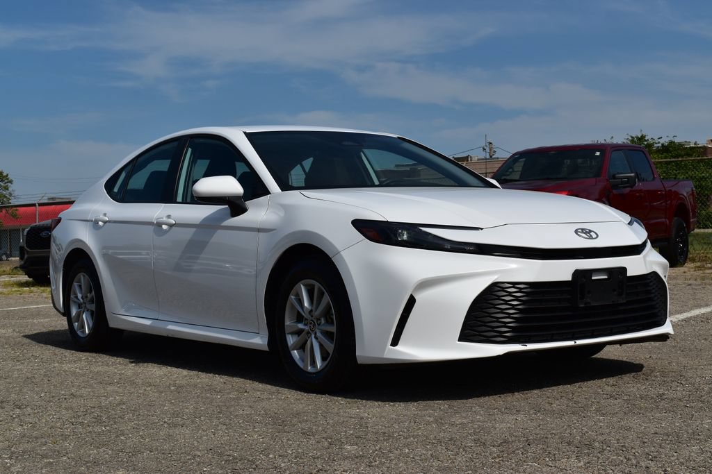 Used 2025 Toyota Camry LE FWD image 3