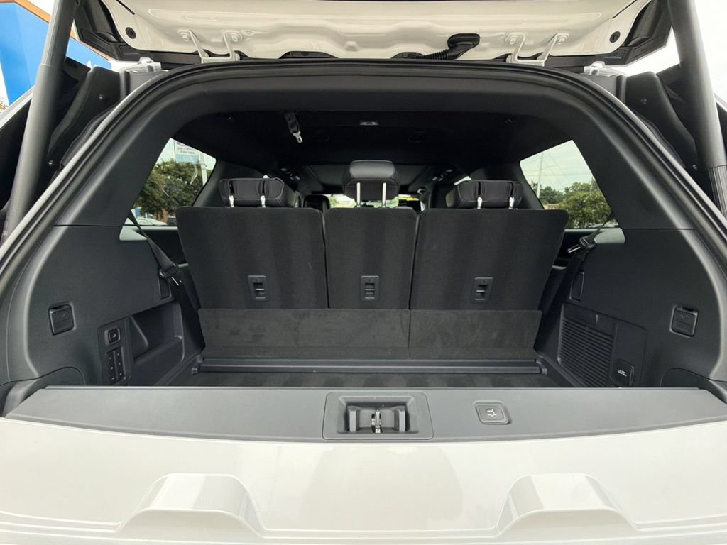 Certified 2026 Ford Expedition Platinum w/ Stealth Appearance Package AWD/4WD image 30
