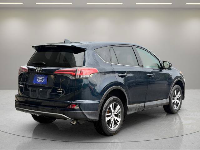 Used 2018 Toyota RAV4 XLE AWD/4WD image 7