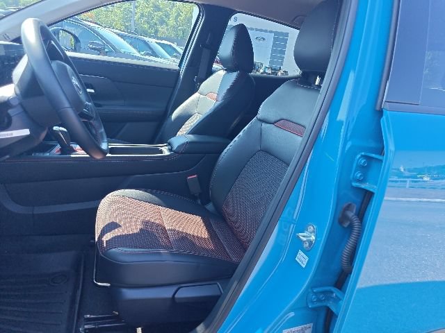 Used 2025 Nissan Kicks SR FWD image 8