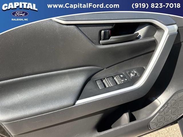 Used 2025 Toyota RAV4 LE AWD/4WD image 20