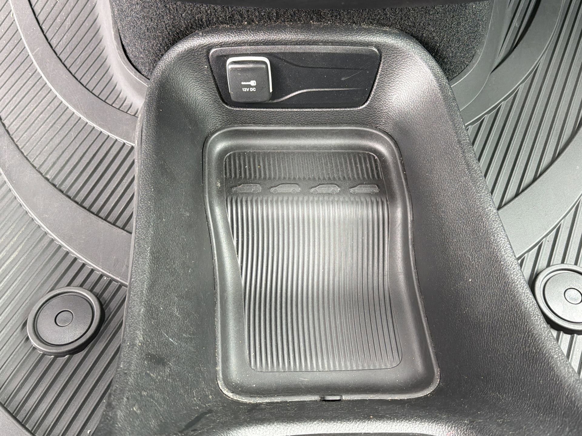 Used 2023 Chrysler Pacifica Touring image 19