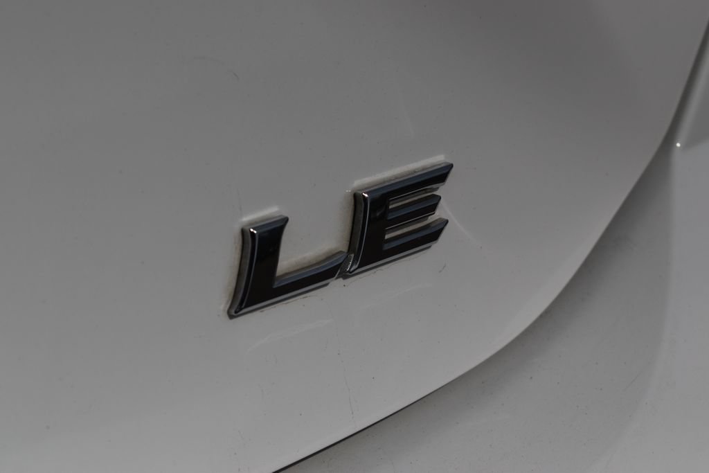 Used 2025 Toyota Camry LE FWD image 11