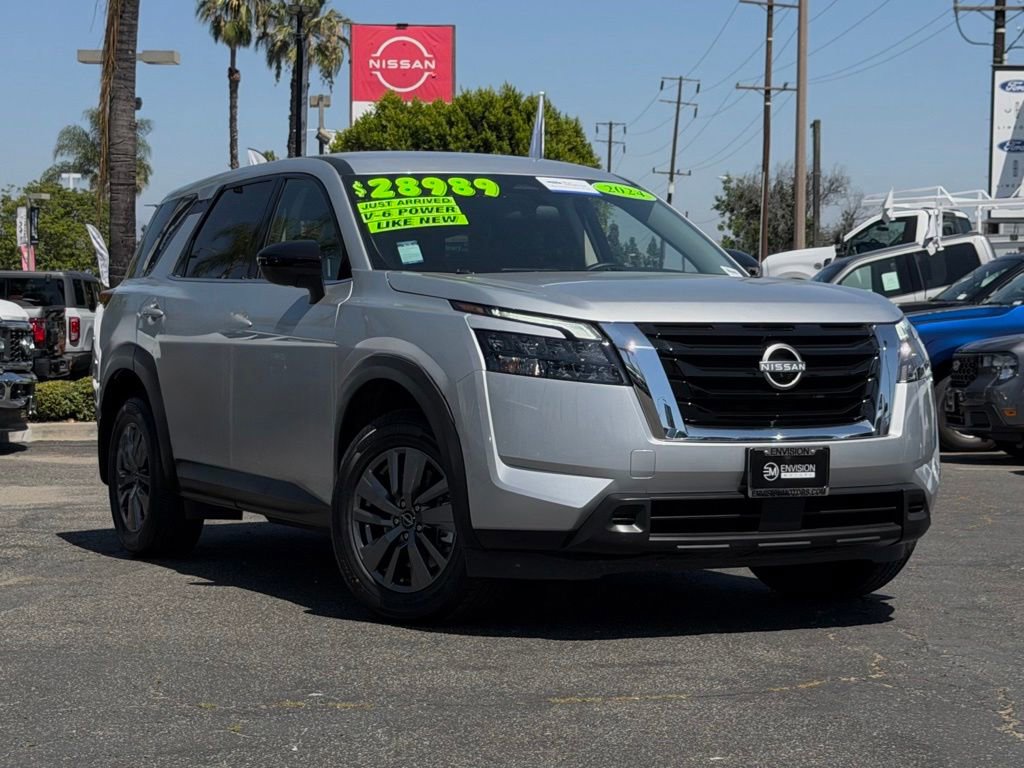 Used 2024 Nissan Pathfinder S FWD image 2