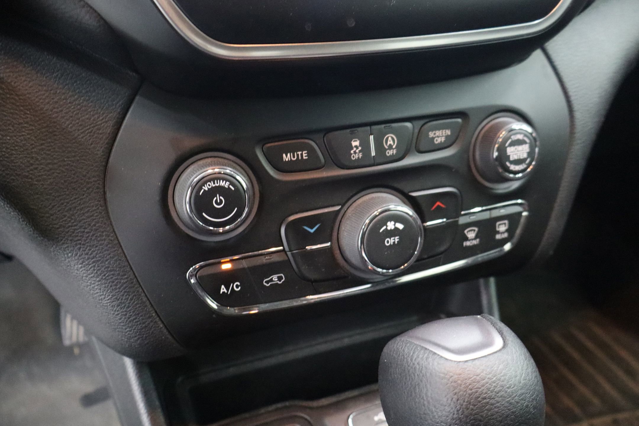 Used 2020 Jeep Cherokee Latitude image 22