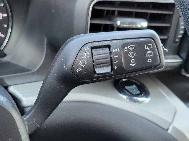 Certified 2022 Ford Explorer XLT w/ Equipment Group 202A image 31