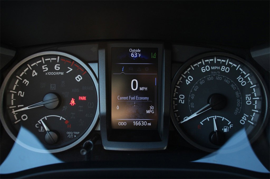 Used 2022 Toyota Tacoma TRD Off-Road image 32