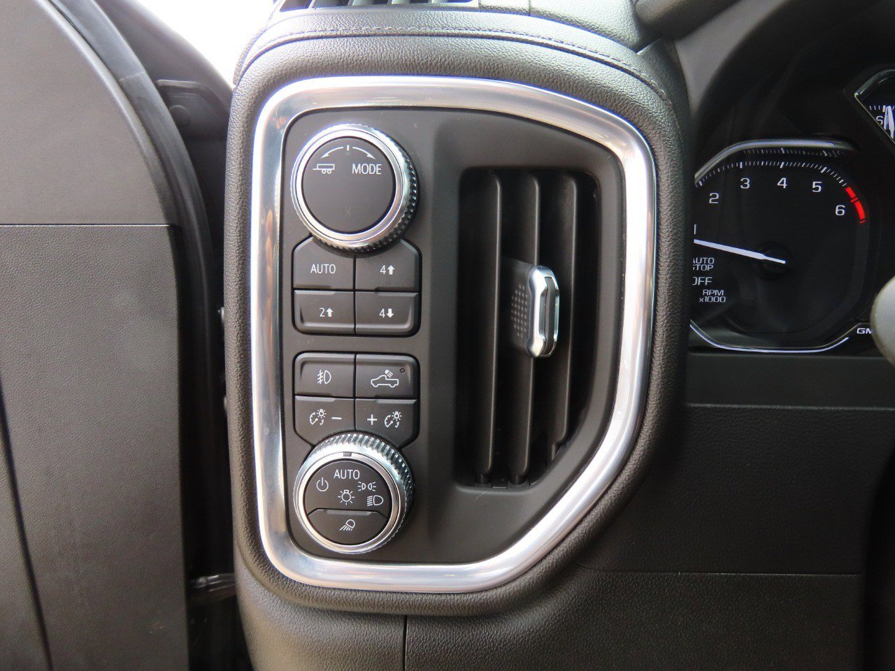 Used 2021 GMC Sierra 1500 SLT AWD/4WD image 24