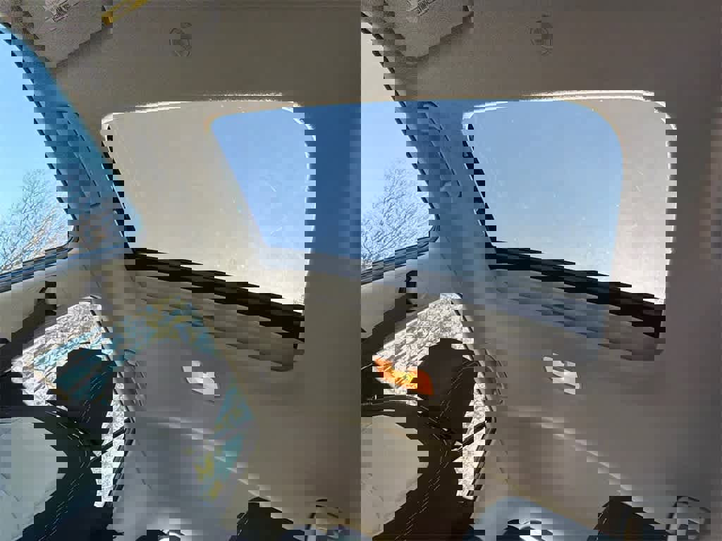 Used 2023 Hyundai Venue SEL image 31