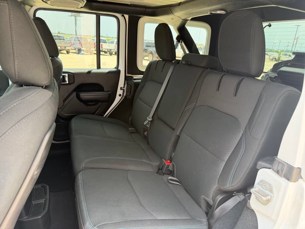 Used 2022 Jeep Wrangler Unlimited Rubicon 4xe w/ Cold Weather Group AWD/4WD image 20