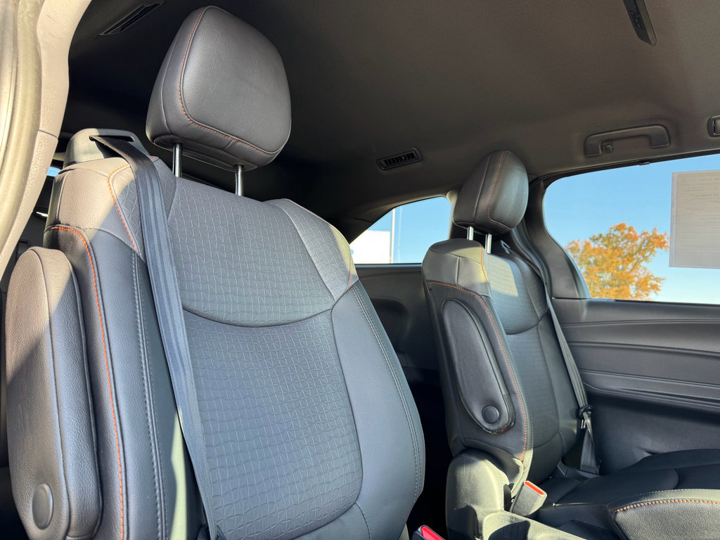 Used 2021 Toyota Sienna XSE image 18