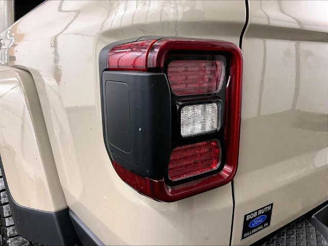 Used 2022 Jeep Gladiator Mojave w/ LED Lighting Group AWD/4WD image 28