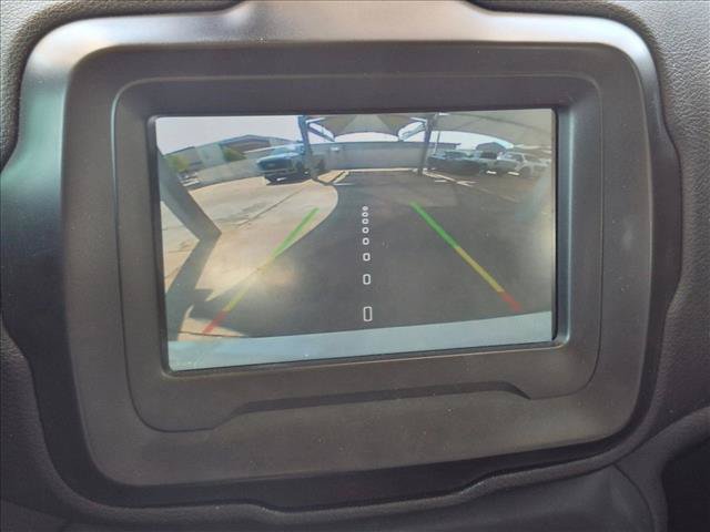 Used 2018 Jeep Renegade Latitude FWD image 10