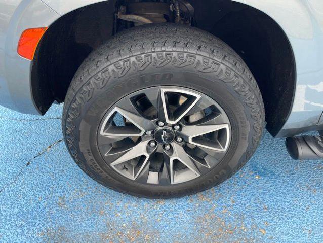 Used 2024 Chevrolet Tahoe Z71 w/ Z71 Off-Road Package AWD/4WD image 3