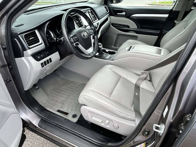 Used 2018 Toyota Highlander XLE FWD image 13