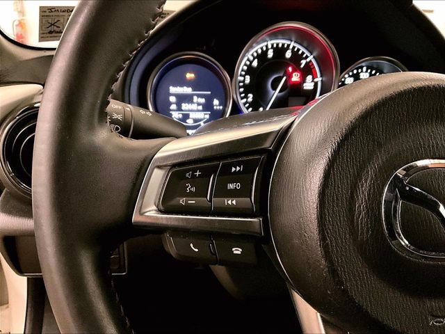 Used 2019 MAZDA MX-5 Miata RF Club RWD image 17