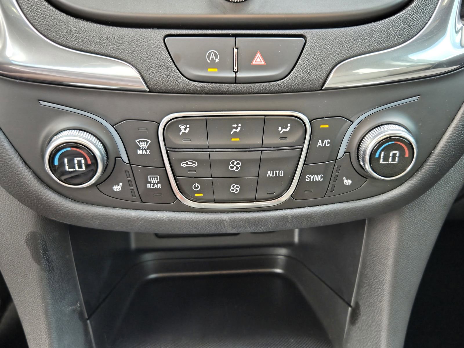 Used 2023 Chevrolet Equinox LT FWD image 15