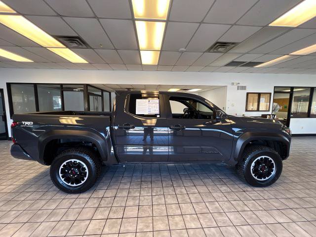 Used 2025 Toyota Tacoma TRD Off-Road AWD/4WD image 3