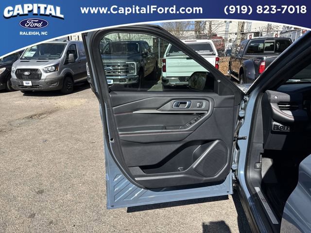 Certified 2025 Ford Explorer ST-Line w/ Premium Package image 19