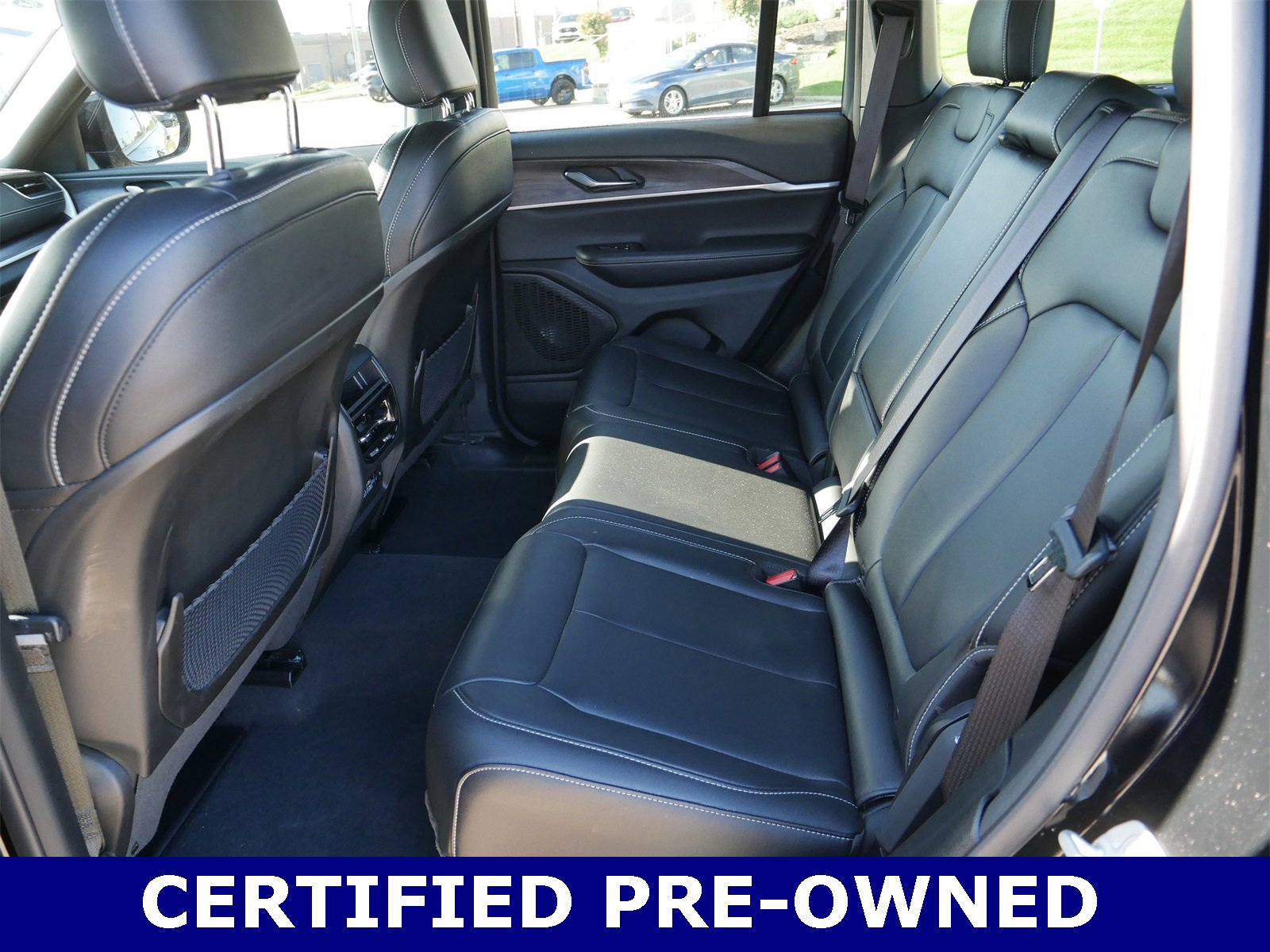 Used 2024 Jeep Grand Cherokee Limited w/ Black Appearance Package image 16