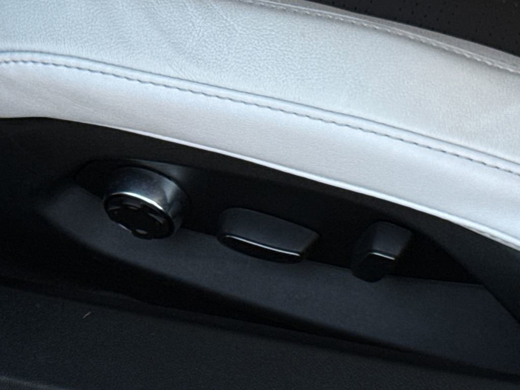 Used 2023 Chevrolet Corvette Stingray Preferred Conv w/ Chrome Exterior Badge Package image 25