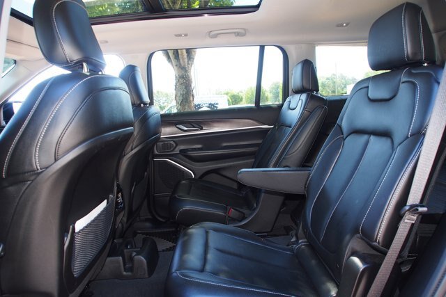 Used 2024 Jeep Grand Cherokee L Limited w/ Black Appearance Package AWD/4WD image 23