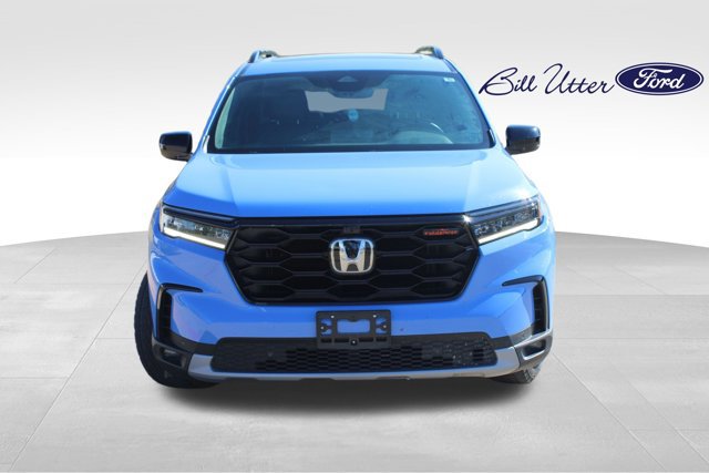 Used 2025 Honda Pilot TrailSport image 2