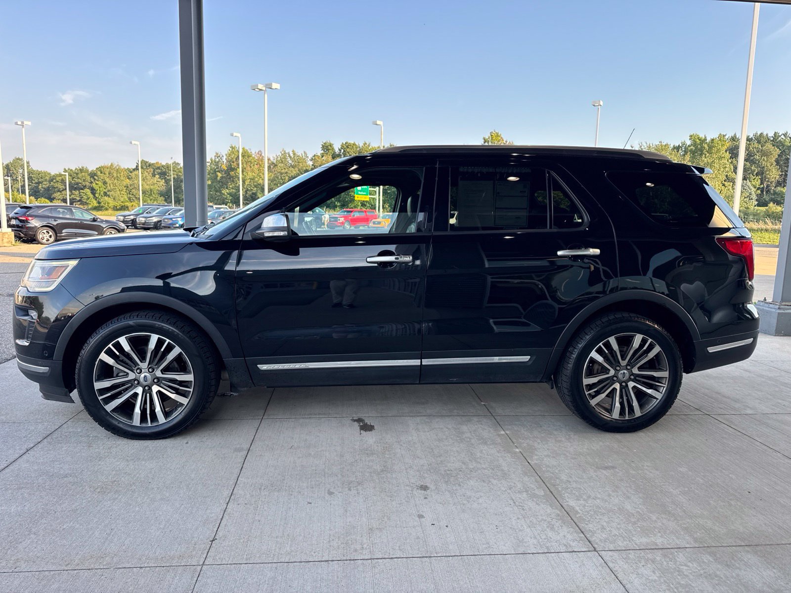 Certified 2018 Ford Explorer Platinum AWD/4WD image 4