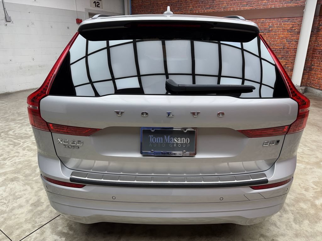 Used 2022 Volvo XC60 B5 Momentum AWD/4WD image 4