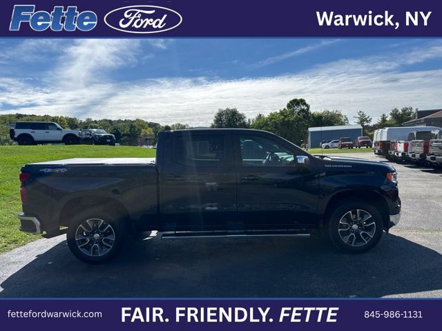 Used 2023 Chevrolet Silverado 1500 LT AWD/4WD image 7