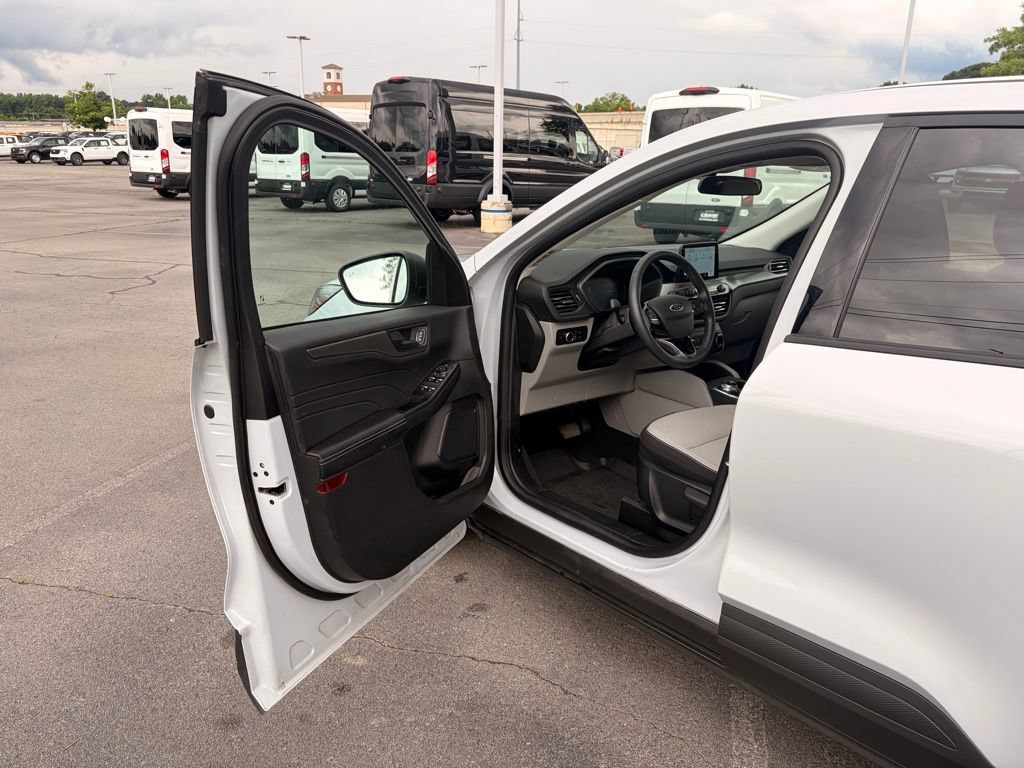 Certified 2025 Ford Escape Active w/ Cold Weather Package FWD image 9
