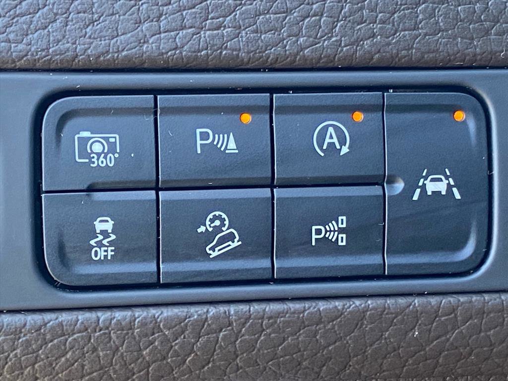 Used 2024 GMC Yukon XL Denali w/ Advanced Technology Package image 16