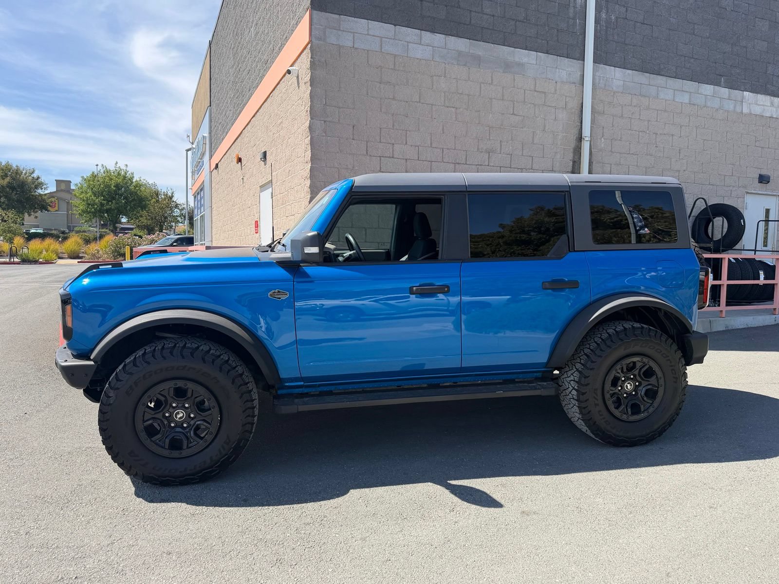 Certified 2023 Ford Bronco Wildtrak AWD/4WD image 2