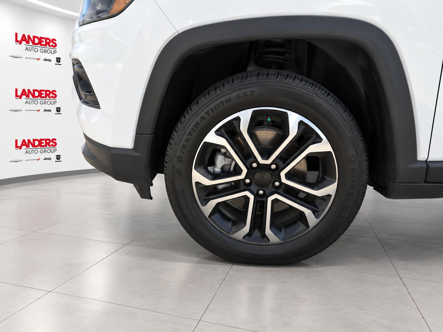 Used 2023 Jeep Compass Limited AWD/4WD image 7