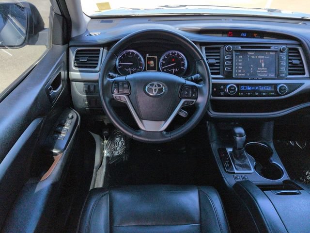 Used 2018 Toyota Highlander XLE AWD/4WD image 16
