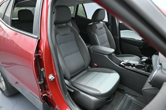 Used 2025 Chevrolet Trax LT w/ LT Convenience Package FWD image 30