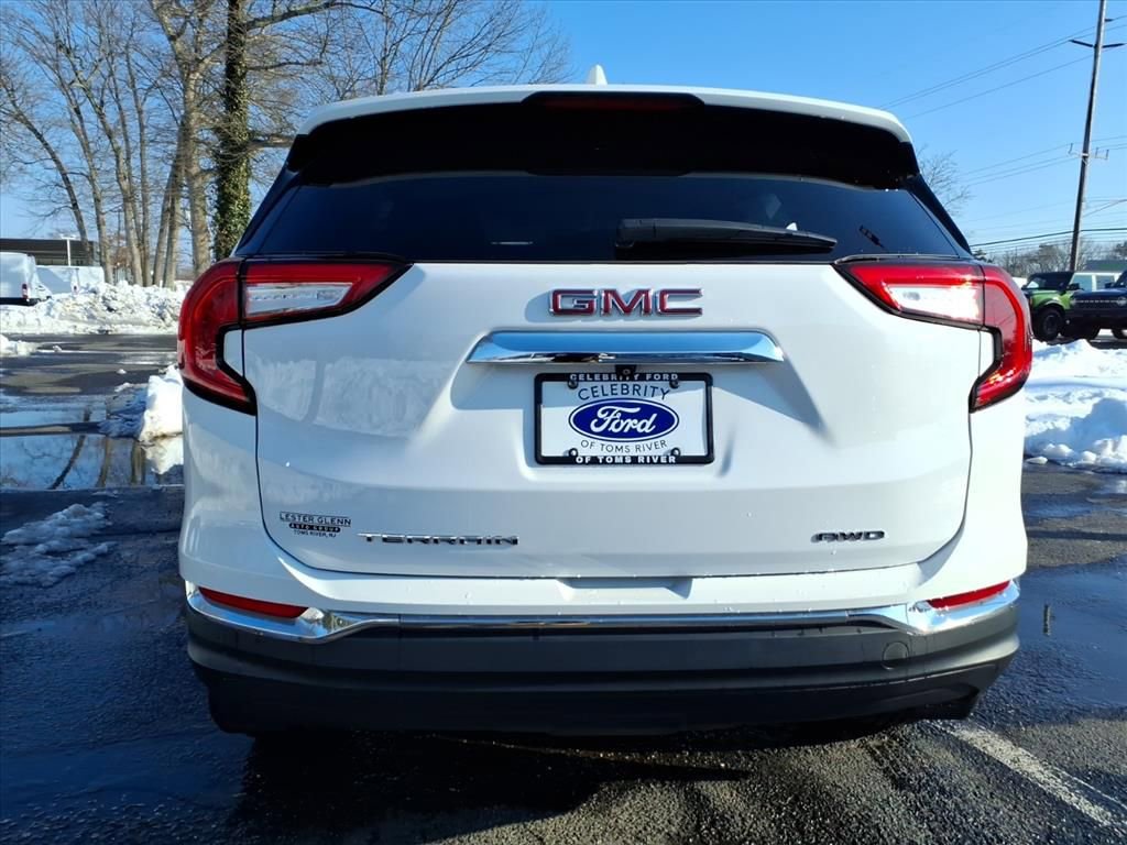 Used 2022 GMC Terrain SLT image 3