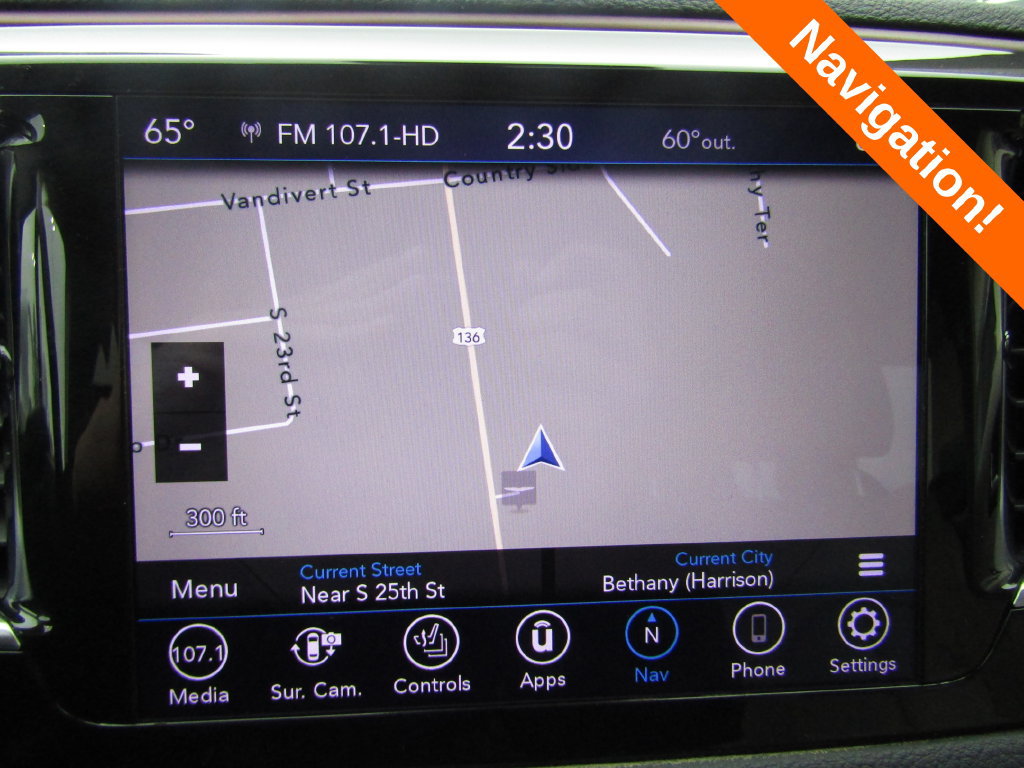 Used 2019 Chrysler Pacifica Limited w/ Tire & Wheel Group FWD image 15